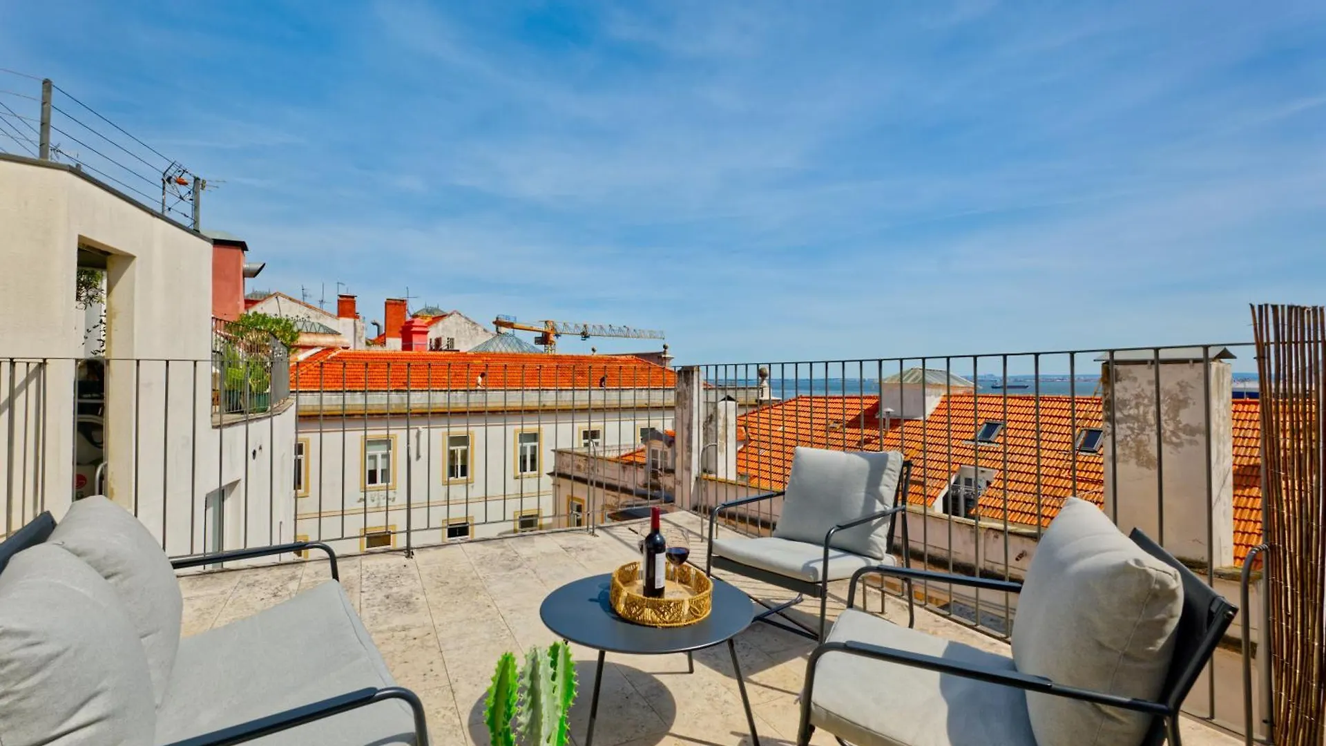 Inloveapartments - Luxury In Alfama Lisbon Apartment